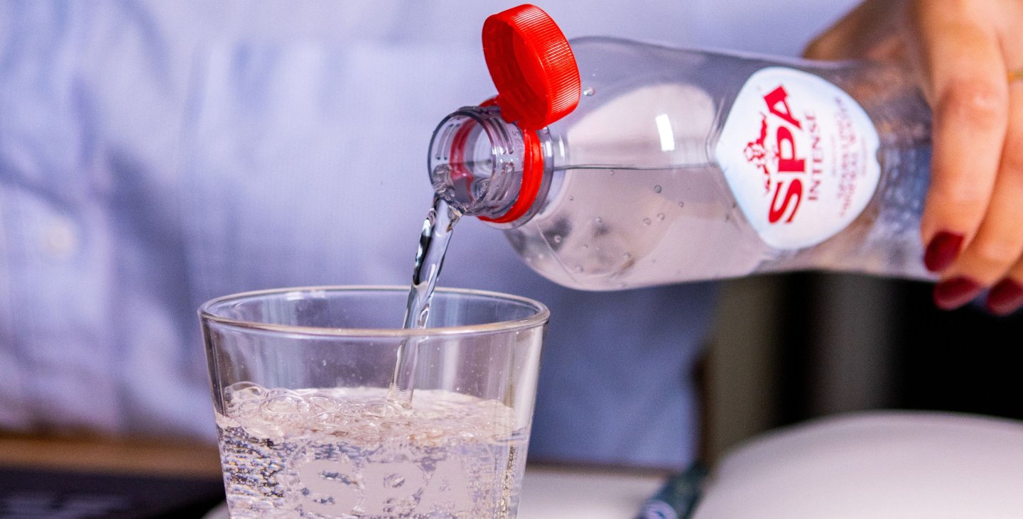 servir de l'eau SPA Intense